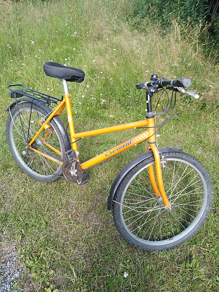 myydään cresent naisten pyörä.