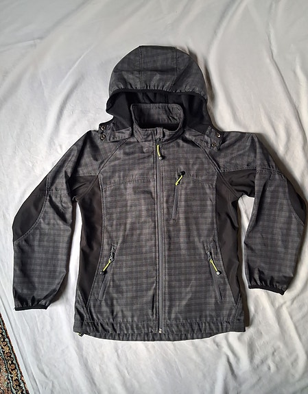 Tummanharmaa/musta irtohupullinen softshell-takki, koko 160