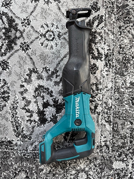 Makita DJR186 18V puukkosaha