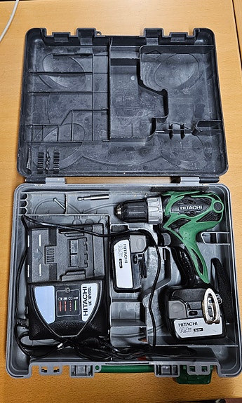 Hitachi akkuporakone