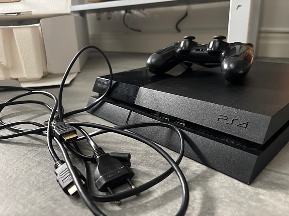 Sony PlayStation 4 (PS4) 1TB