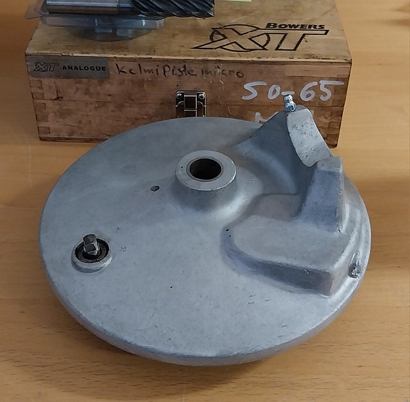 K-750 Etujarrukilpi