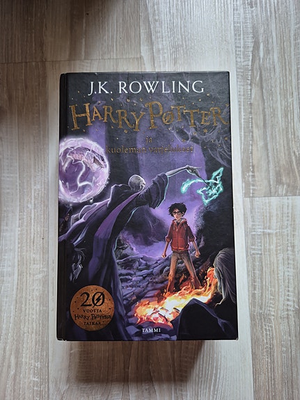 Harry Potter ja kuoleman varjelukset kovakantinen kirja