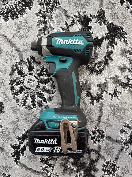 Makita DTD153 18V + 5.0Ah akku