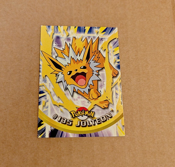 2000 Topps #135 Jolteon 1st Edition Pokemon kortti