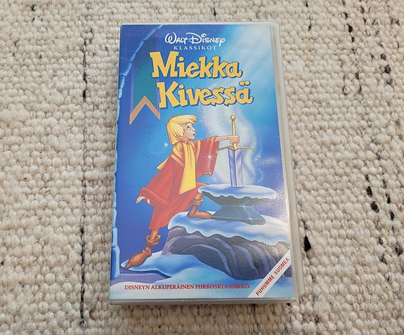 VHS Disney Miekka Kivessä