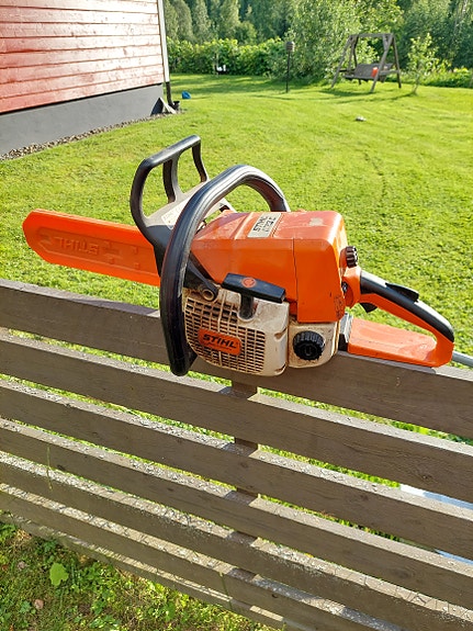 Stihl moottorisaha.