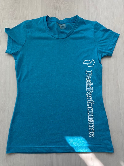 Peak Performance turkoosi t-paita koossa S
