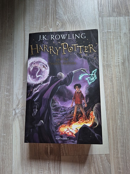 Harry Potter and the Deathly Hallows pokkari englanniksi