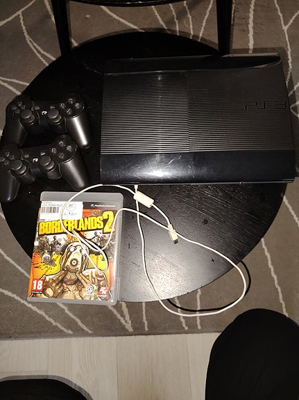 Playstation 3 konsoli 2 ohjainta