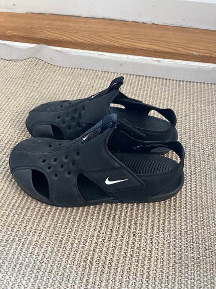 Nike sandaalit 35
