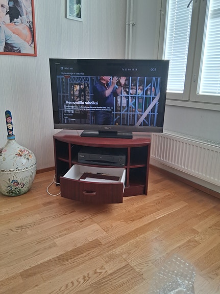 Tv+video+jalusta