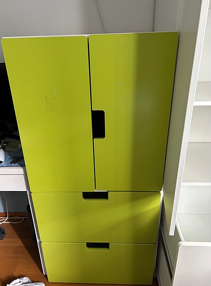 Vihreä Ikean kaappi