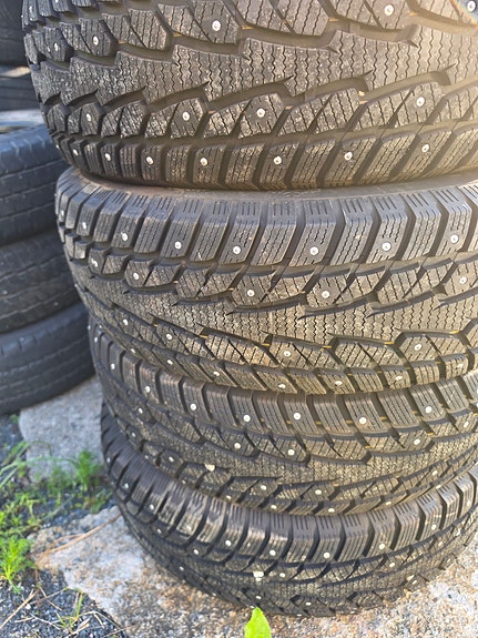 235/70 /16" nastarenkaat