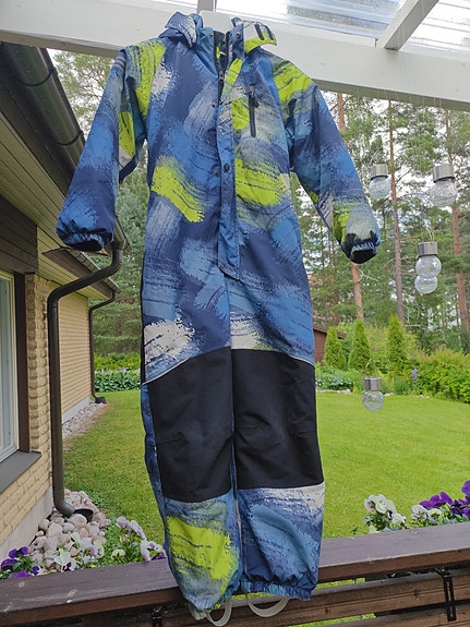 LassieTec toppahaalari koossa 128