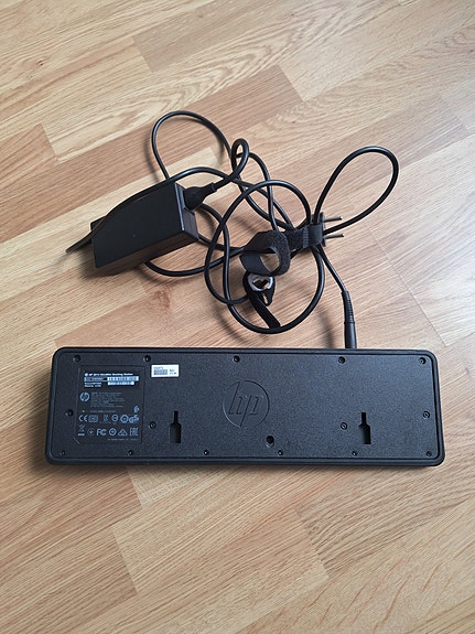 HP 2013  UltraSlim Telakka +  Virtalähde 65W