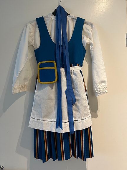 Tytön kansallispuku