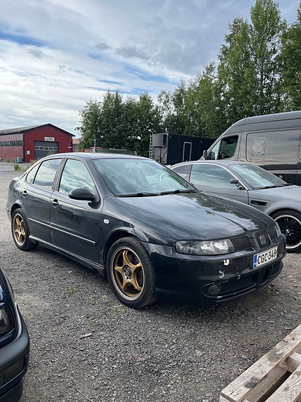 Seat toledo osina myyntiin