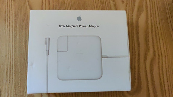 Apple 85W MagSafe Power Adapter laturi MacBook Prolle