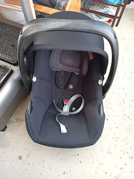 Maxi-Cosi turvakaukalo 0–12 kg musta