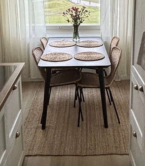IKEA ruokapöytä ja tuolit musta / rottinki