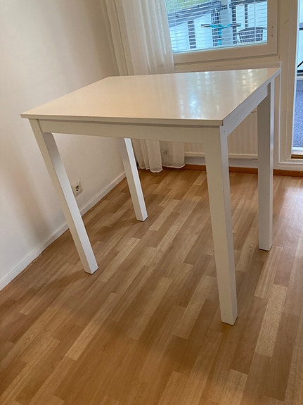 Korkea pöytä (60x90x90)