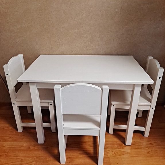 IKEA lasten tuolit ja pöytä, valkoinen