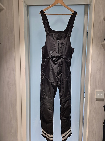 Miesten Richa ajohousut /-haalarit koko XL musta