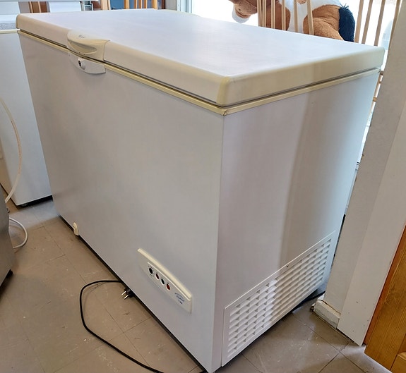 Isokokoinen Whirlpool-arkkupakastin, 238 litraa