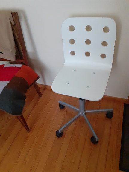 Valkoinen tuoli