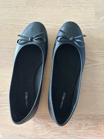 Mustat ballerinat koko 40