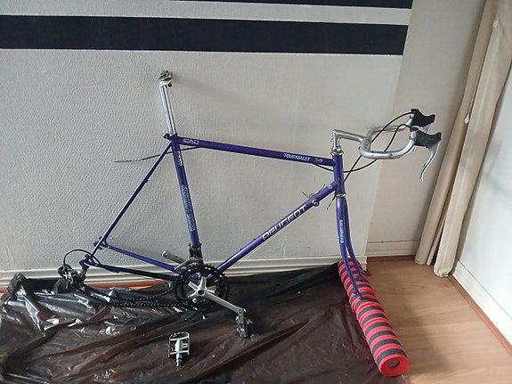 Vintage maantiepyörän runko Peugeot Tourmalet