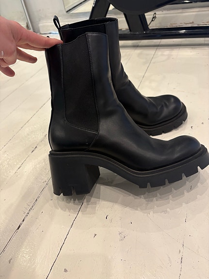 Zara mustan nilkkurit 40