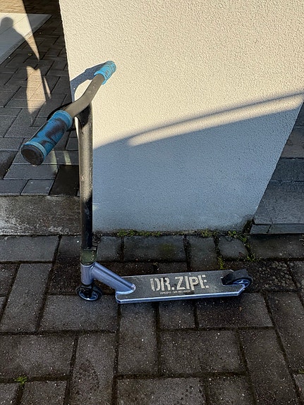 Dr. Zipe temppupotkulauta musta/sininen