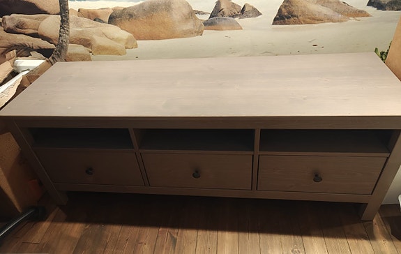 TV-taso Ikea Hemnes