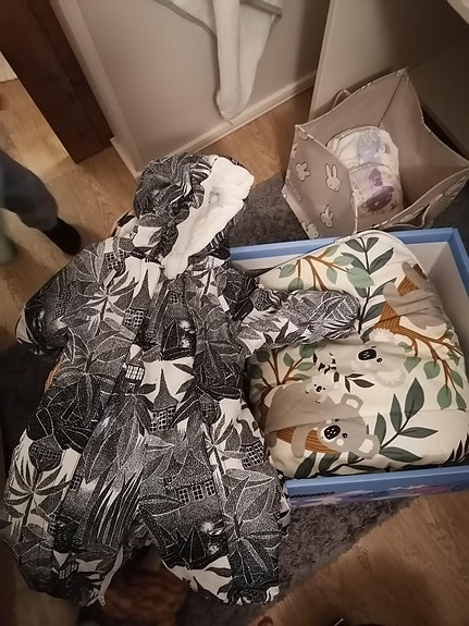 äitiyspakkaus makuupussi ja haalari