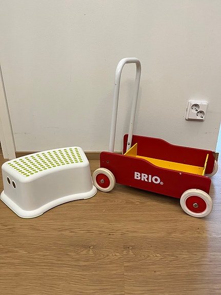 Brio taaperokärryt ja Ikea koroke