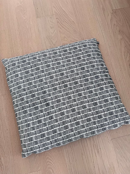 Iso tyyny (63x63cm)