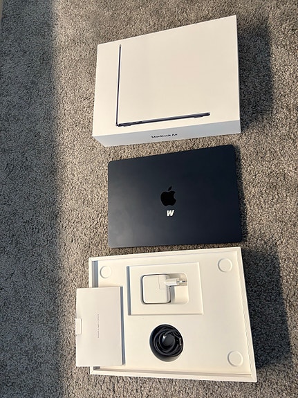 Apple MacBook Air 13" M4 16GB 256GB (keskiyö)