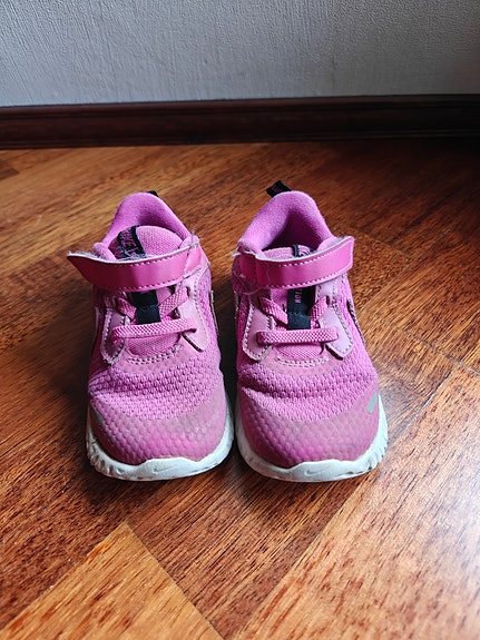 Nike pinkit tarralenkkarit koko 25