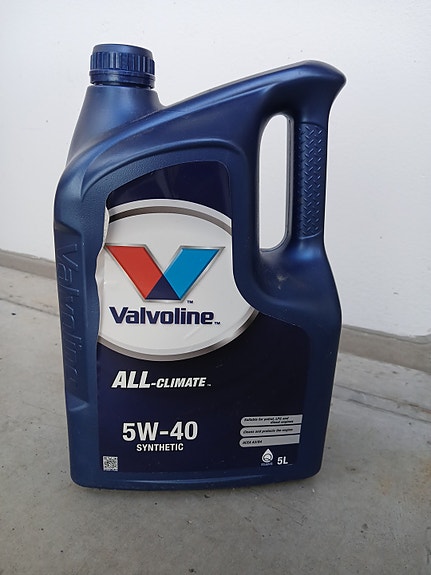 Valvoline 5W-40 moottoriöljyä