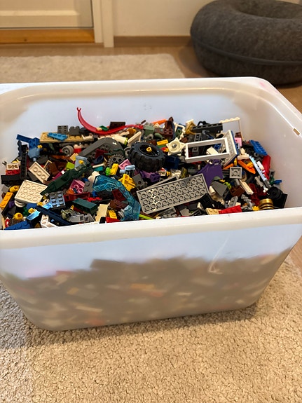 Laatikollinen Legoja