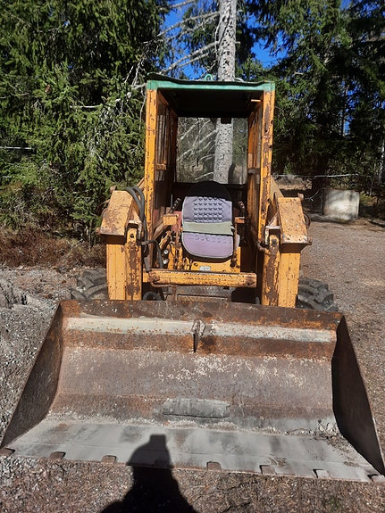 Case 1529 Pienkuormaaja