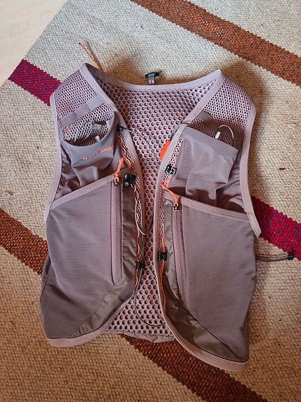 Salomon naisten active skin 12 juoksuliivi