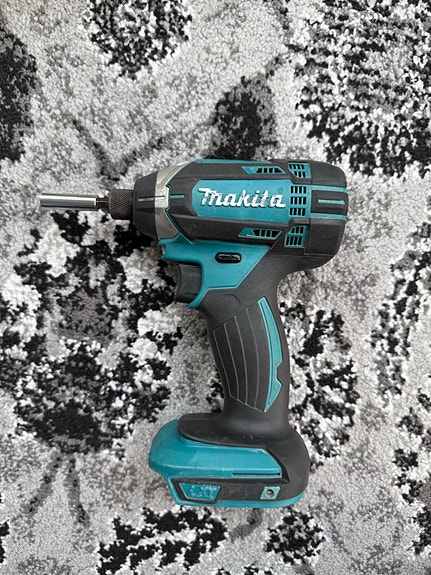 Makita DTD152 18V iskevä ruuvinväännin runko