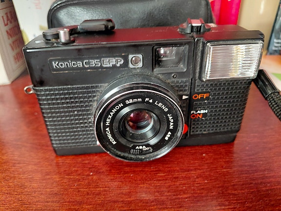 Konica C35 filmikamera