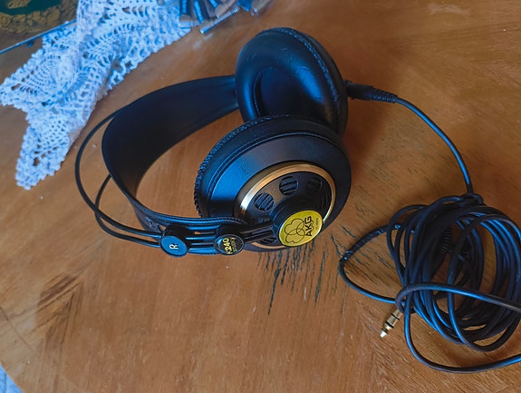 AKG k240