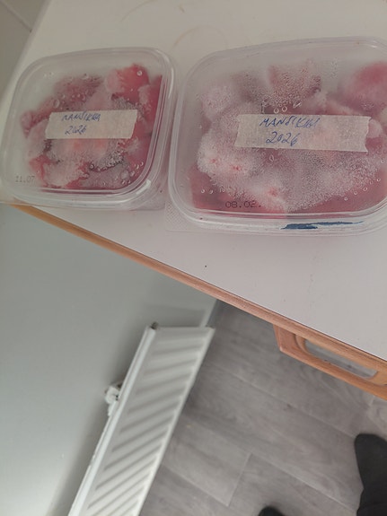Myynnissä mansikoita