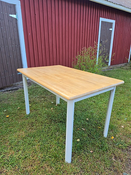 Pieni ruokapöytä