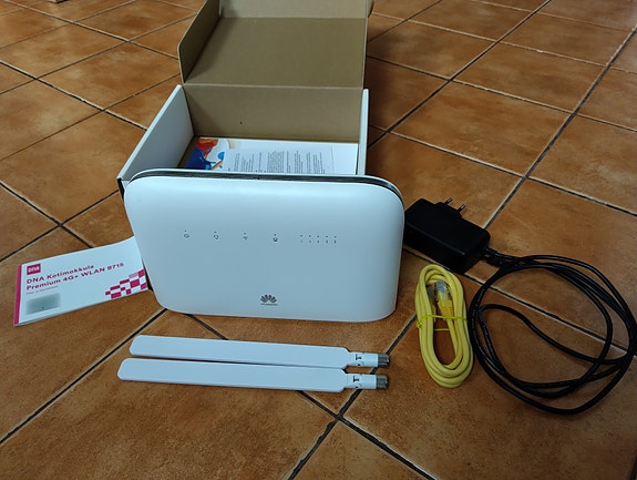 DNA Kotimokkula Premium 4G+ WLAN B715 reititin